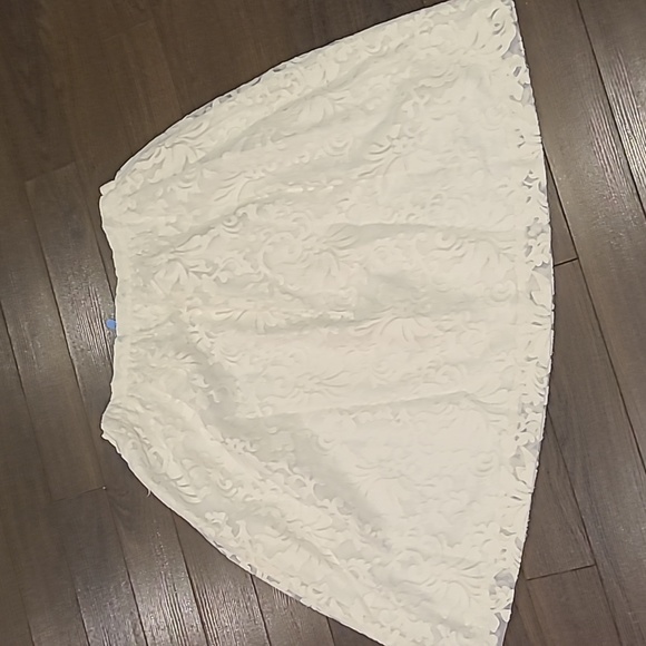 Beautiful Women's White Pink Tartan A-Line Skirt - Picture 2 of 5